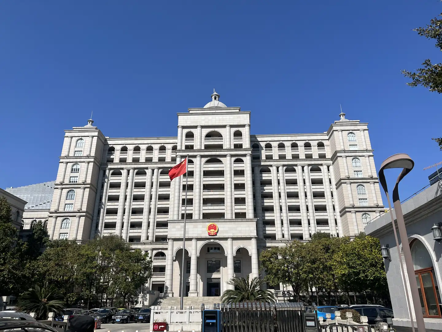 助贷中介伪造资质助贷:骗取贷款罪还是贷款诈骗罪?